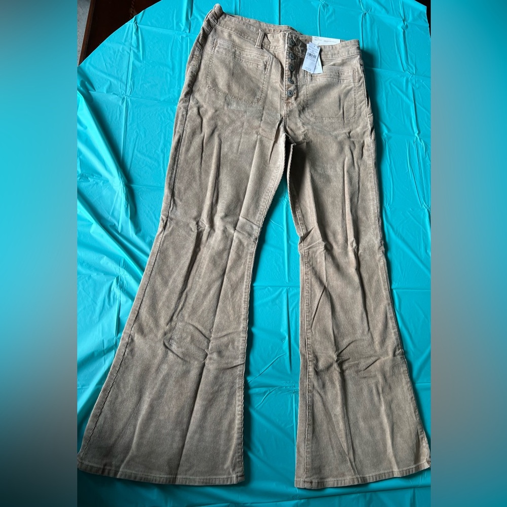American Eagle Outfitters Tan Flare corduroy jeans!
